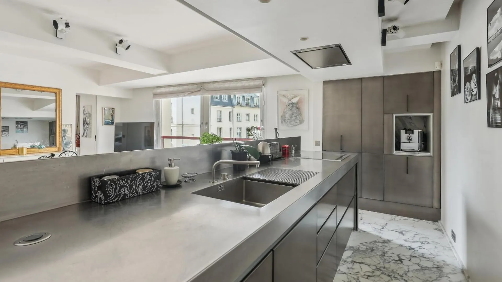 Quai Des Celestins 2bdr By B'your Apartment