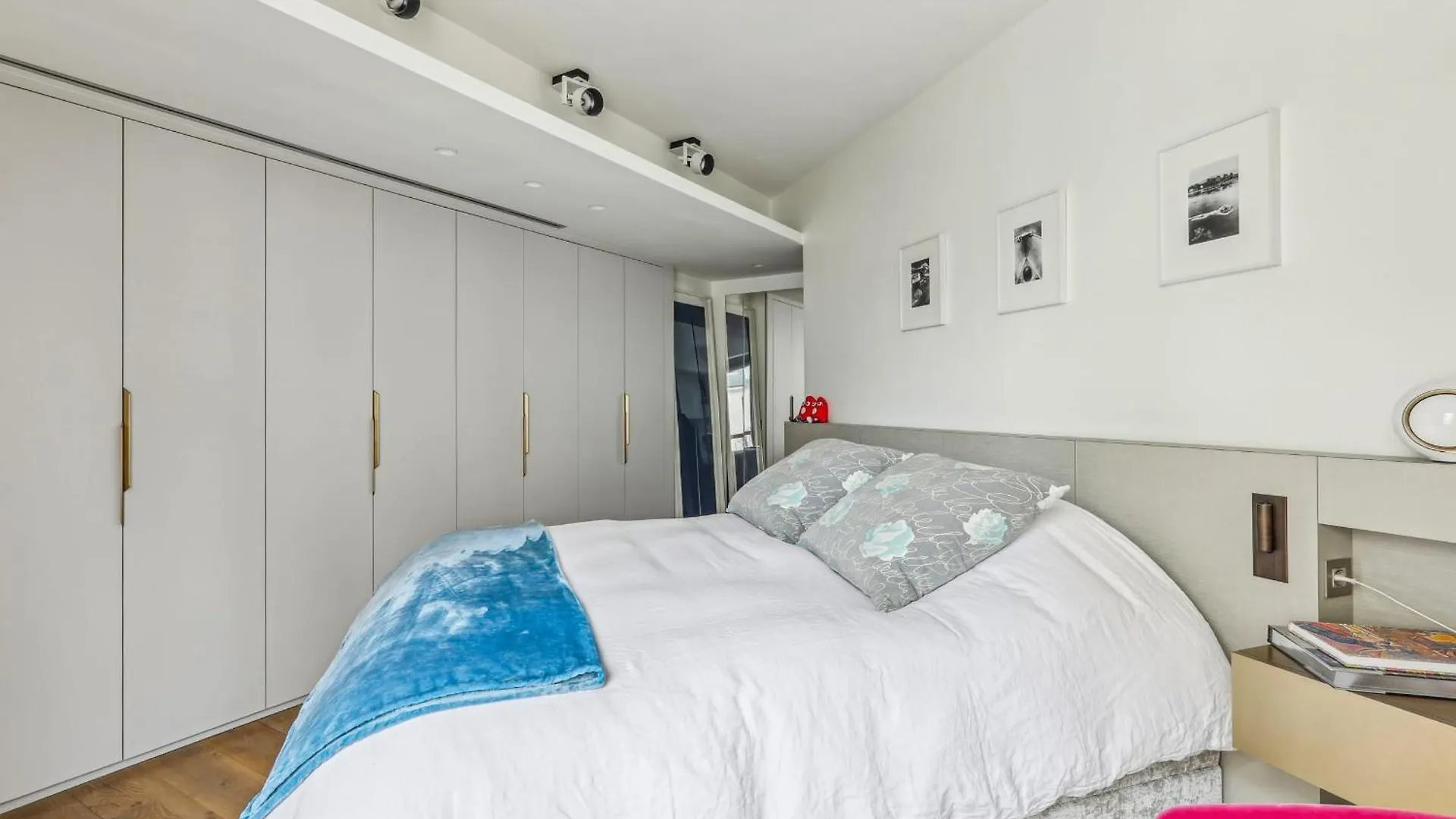 Quai Des Celestins 2bdr By B'your Apartment Paris